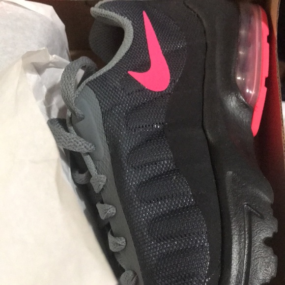New Nike Air Max Invigor (GS) 4.5 youth / 6 women BNIB NEW - Picture 2 of 6